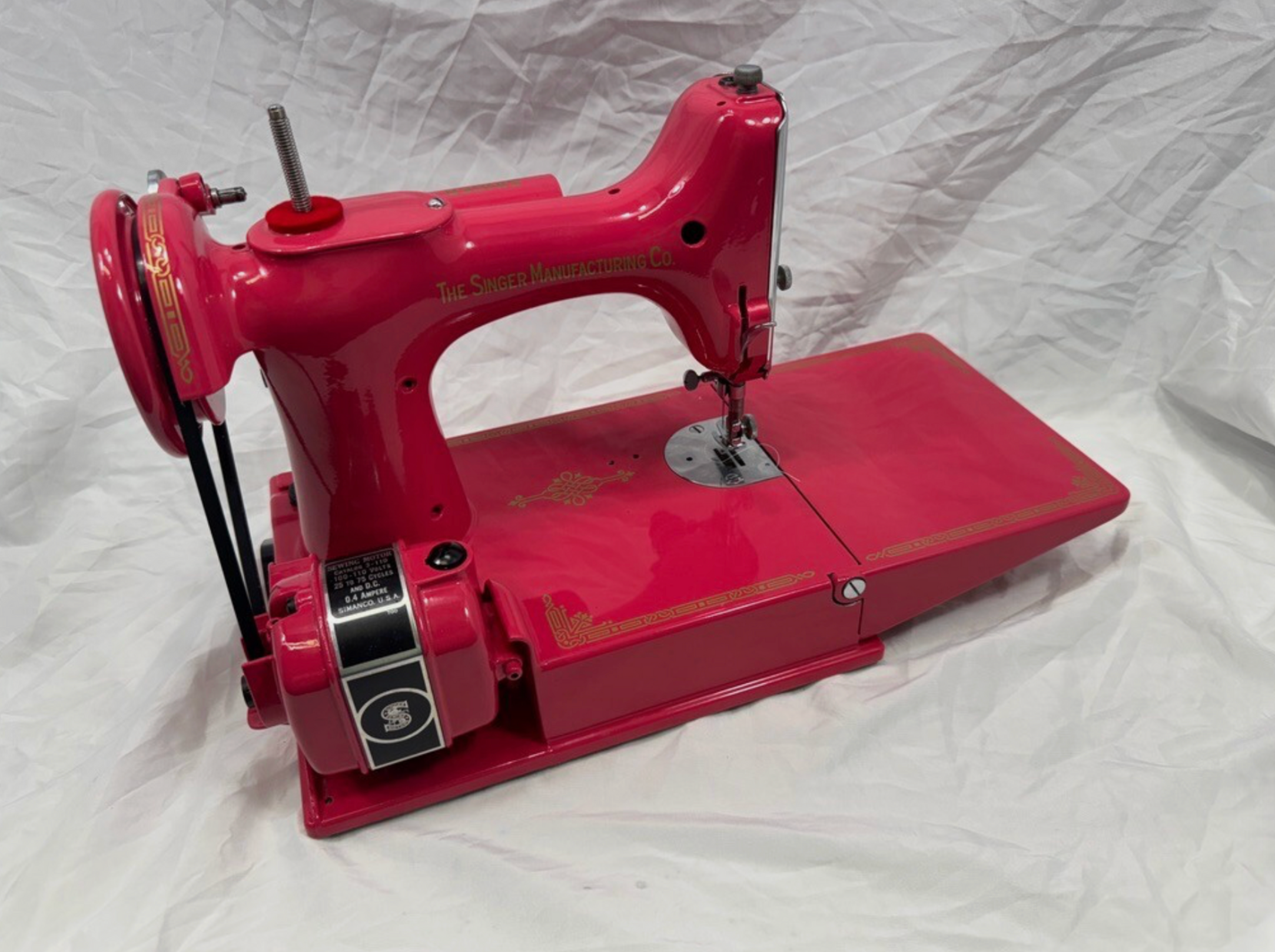 Featherweight 221 Sewing Machine – Hot Pink With Gold Decals
