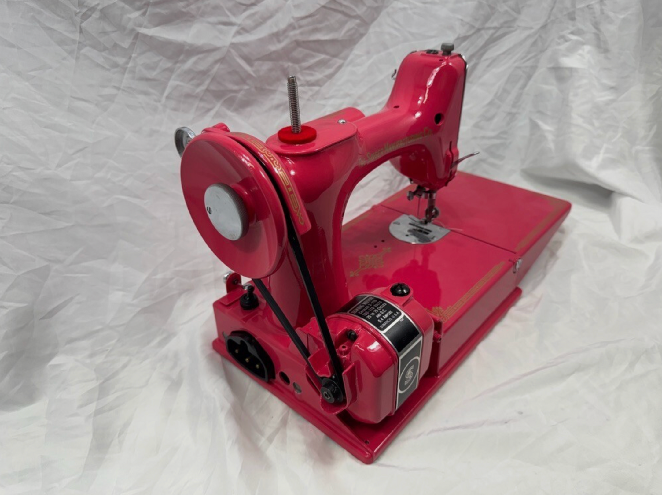 Featherweight 221 Sewing Machine – Hot Pink With Gold Decals